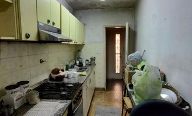 CASA Y DPTO EN ESQUINA