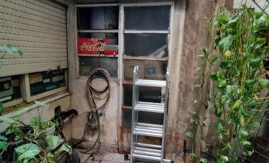 CASA Y DPTO EN ESQUINA