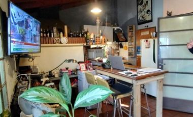 CASA Y DPTO EN ESQUINA