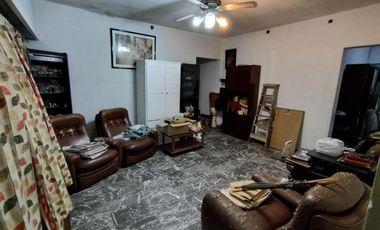 CASA Y DPTO EN ESQUINA