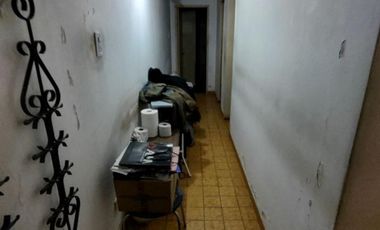 CASA Y DPTO EN ESQUINA