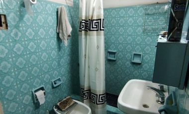 CASA Y DPTO EN ESQUINA