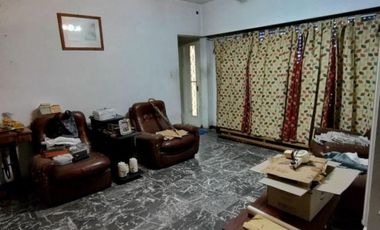 CASA Y DPTO EN ESQUINA