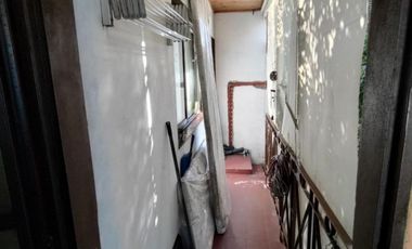 CASA Y DPTO EN ESQUINA