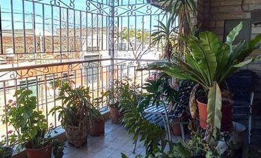 CASA EN ALQUILER Y VENTA. LOTE 9X30 PB: LOCAL COMERCIAL, COCH. P/4 AUTOS, QUINCHO, 1ER. Y 2DO. PISO CASA DE MAS DE 7 AMBIENTES. LANUS O.