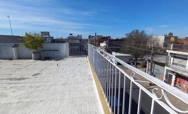 CASA EN ALQUILER Y VENTA. LOTE 9X30 PB: LOCAL COMERCIAL, COCH. P/4 AUTOS, QUINCHO, 1ER. Y 2DO. PISO CASA DE MAS DE 7 AMBIENTES. LANUS O.