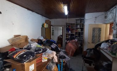 CASA EN ALQUILER Y VENTA. LOTE 9X30 PB: LOCAL COMERCIAL, COCH. P/4 AUTOS, QUINCHO, 1ER. Y 2DO. PISO CASA DE MAS DE 7 AMBIENTES. LANUS O.
