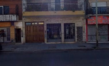 CASA EN ALQUILER Y VENTA. LOTE 9X30 PB: LOCAL COMERCIAL, COCH. P/4 AUTOS, QUINCHO, 1ER. Y 2DO. PISO CASA DE MAS DE 7 AMBIENTES. LANUS O.
