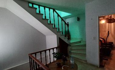 CASA EN ALQUILER Y VENTA. LOTE 9X30 PB: LOCAL COMERCIAL, COCH. P/4 AUTOS, QUINCHO, 1ER. Y 2DO. PISO CASA DE MAS DE 7 AMBIENTES. LANUS O.