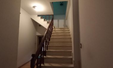 CASA EN ALQUILER Y VENTA. LOTE 9X30 PB: LOCAL COMERCIAL, COCH. P/4 AUTOS, QUINCHO, 1ER. Y 2DO. PISO CASA DE MAS DE 7 AMBIENTES. LANUS O.