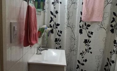 CASA EN VENTA. LOTE 9X30 PB: LOCAL COMERCIAL, COCH. P/4 AUTOS, QUINCHO, 1ER. Y 2DO. PISO CASA DE MAS DE 7 AMBIENTES. LANUS O.