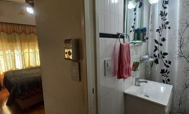 CASA EN VENTA. LOTE 9X30 PB: LOCAL COMERCIAL, COCH. P/4 AUTOS, QUINCHO, 1ER. Y 2DO. PISO CASA DE MAS DE 7 AMBIENTES. LANUS O.