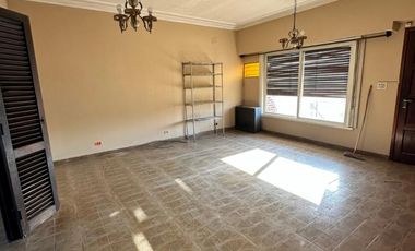 ALQUILER - CASA MAS GALPON - VILLA MADERO