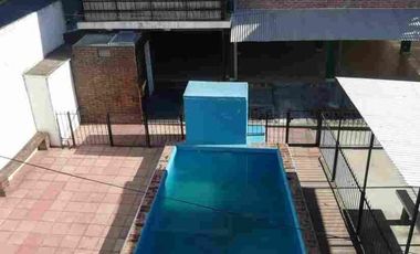 DEPARTAMENTO 3 AMB CON COCHERA , PLANTA BAJA  , SIN EXPENSAS NI ABL ,COMPLEJO CON PILETA Y PARRILLA EN COMUN TIGRE LINIERS 483