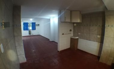 DEPARTAMENTO 3 AMB CON COCHERA , PLANTA BAJA  , SIN EXPENSAS NI ABL ,COMPLEJO CON PILETA Y PARRILLA EN COMUN TIGRE LINIERS 483