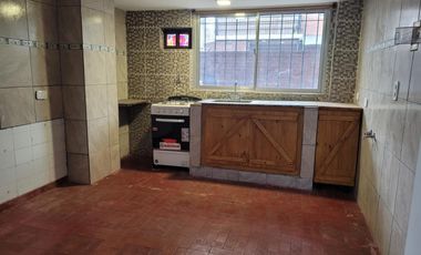 DEPARTAMENTO 3 AMB CON COCHERA , PLANTA BAJA  , SIN EXPENSAS NI ABL ,COMPLEJO CON PILETA Y PARRILLA EN COMUN TIGRE LINIERS 483