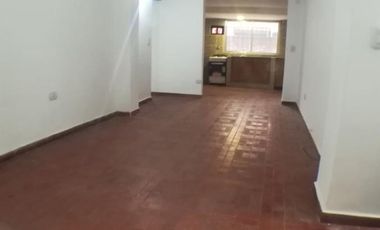 DEPARTAMENTO 3 AMB CON COCHERA , PLANTA BAJA  , SIN EXPENSAS NI ABL ,COMPLEJO CON PILETA Y PARRILLA EN COMUN TIGRE LINIERS 483