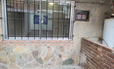 DEPARTAMENTO 3 AMB CON COCHERA , PLANTA BAJA  , SIN EXPENSAS NI ABL ,COMPLEJO CON PILETA Y PARRILLA EN COMUN TIGRE LINIERS 483