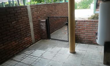 DEPARTAMENTO 3 AMB CON COCHERA , PLANTA BAJA  , SIN EXPENSAS NI ABL ,COMPLEJO CON PILETA Y PARRILLA EN COMUN TIGRE LINIERS 483