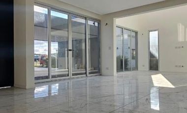 Alquiler de casa Terralagos Canning
