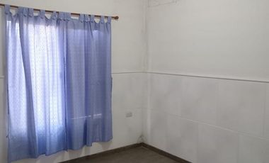 Casa de tres ambientes a la venta en Jose C Paz