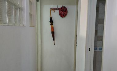 Excelente Propiedad, 5 Ambientes, Gran Terreno Con Pileta, Parrilla Y Quincho