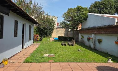 Excelente Propiedad, 5 Ambientes, Gran Terreno Con Pileta, Parrilla Y Quincho