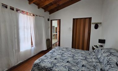 Excelente Propiedad, 5 Ambientes, Gran Terreno Con Pileta, Parrilla Y Quincho