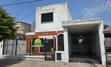 Excelente Propiedad, 5 Ambientes, Gran Terreno Con Pileta, Parrilla Y Quincho