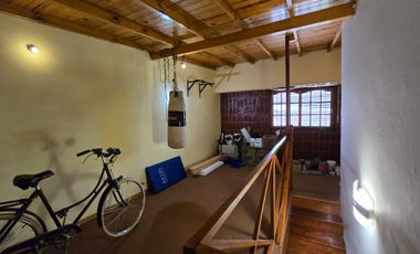 Excelente Propiedad, 5 Ambientes, Gran Terreno Con Pileta, Parrilla Y Quincho