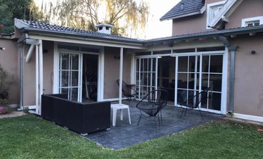 Venta de casa en Echeverria del lago- Canning