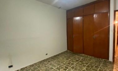 CASA DE 6 AMBIENTES EN ALQUILER - MORON NORTE