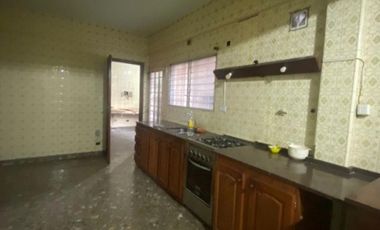 CASA DE 6 AMBIENTES EN ALQUILER - MORON NORTE