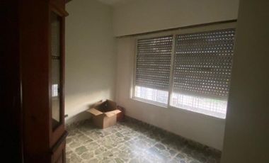 CASA DE 6 AMBIENTES EN ALQUILER - MORON NORTE
