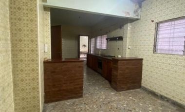 CASA DE 6 AMBIENTES EN ALQUILER - MORON NORTE