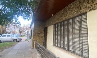 CASA DE 6 AMBIENTES EN ALQUILER - MORON NORTE