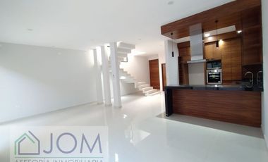 Estrene casa en Privada Acanto