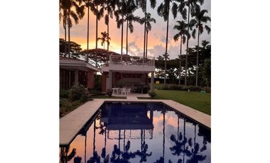 VENTA CASA  CAMPESTRE AMPLIA  EN CERRITOS PEREIRA