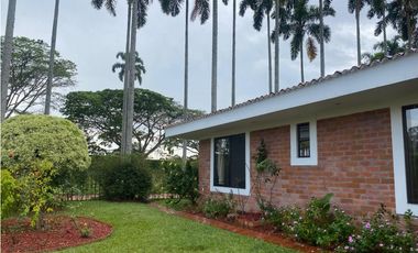 VENTA CASA  CAMPESTRE AMPLIA  EN CERRITOS PEREIRA