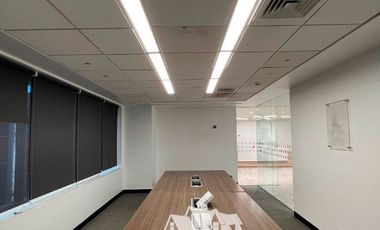 Oficina en Arriendo en Habilitada y Amoblada Metro La Moneda
