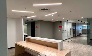 Oficina en Arriendo en Habilitada y Amoblada Metro La Moneda