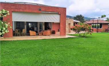 Venta de Casa moderna en Condominio, Jamundi-Valle