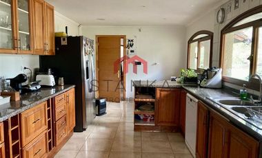 Casa en Arriendo en condominio los castaños