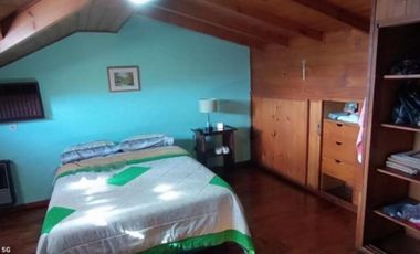 VENDO CASA DE 4 AMBIENTES CON PATIO MÁS LOCAL