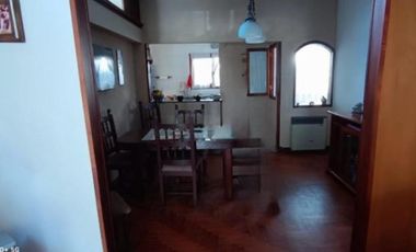 VENDO CASA DE 4 AMBIENTES CON PATIO MÁS LOCAL