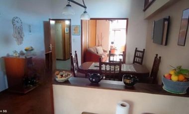 VENDO CASA DE 4 AMBIENTES CON PATIO MÁS LOCAL