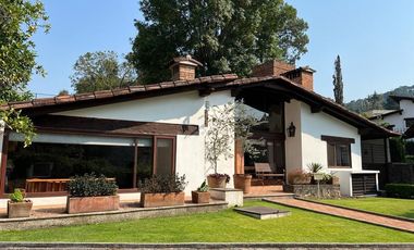 Casa en venta en condominio en Avandaro, Valle de Bravo