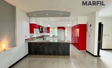 Casa en Venta en Esmeralda Norte Colima con Páneles Solares junto a Jardín!