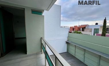 Casa en Venta en Esmeralda Norte Colima con Páneles Solares junto a Jardín!