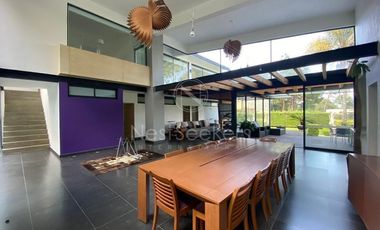 CASA EN VENTA, CERCA DE CLUB DE GOLF